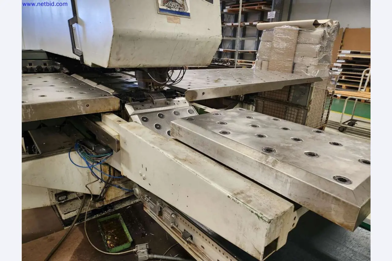 Maschinen zur Herstellung von Serverschränken und Gehäusekomponenten-4