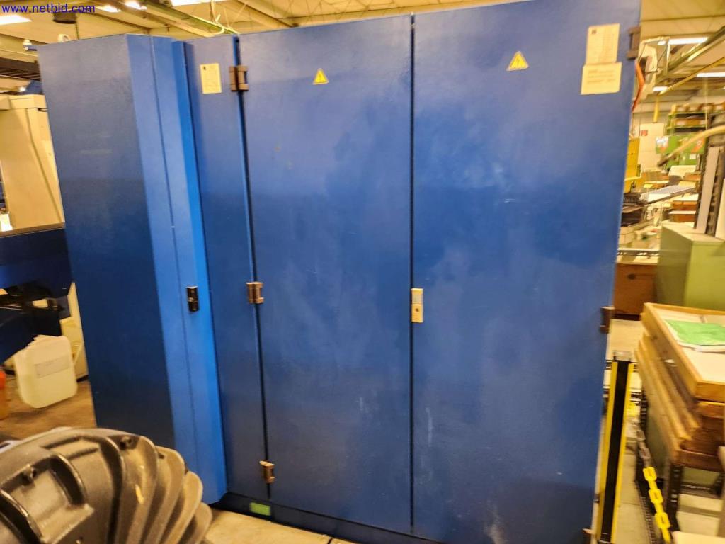 Machines pour la fabrication d'armoires de serveurs et de composants de boîtiers-13