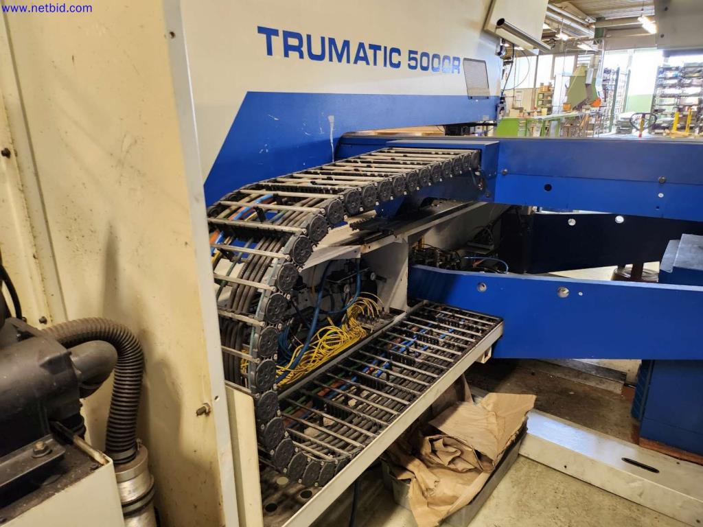 Machines pour la fabrication d'armoires de serveurs et de composants de boîtiers-14