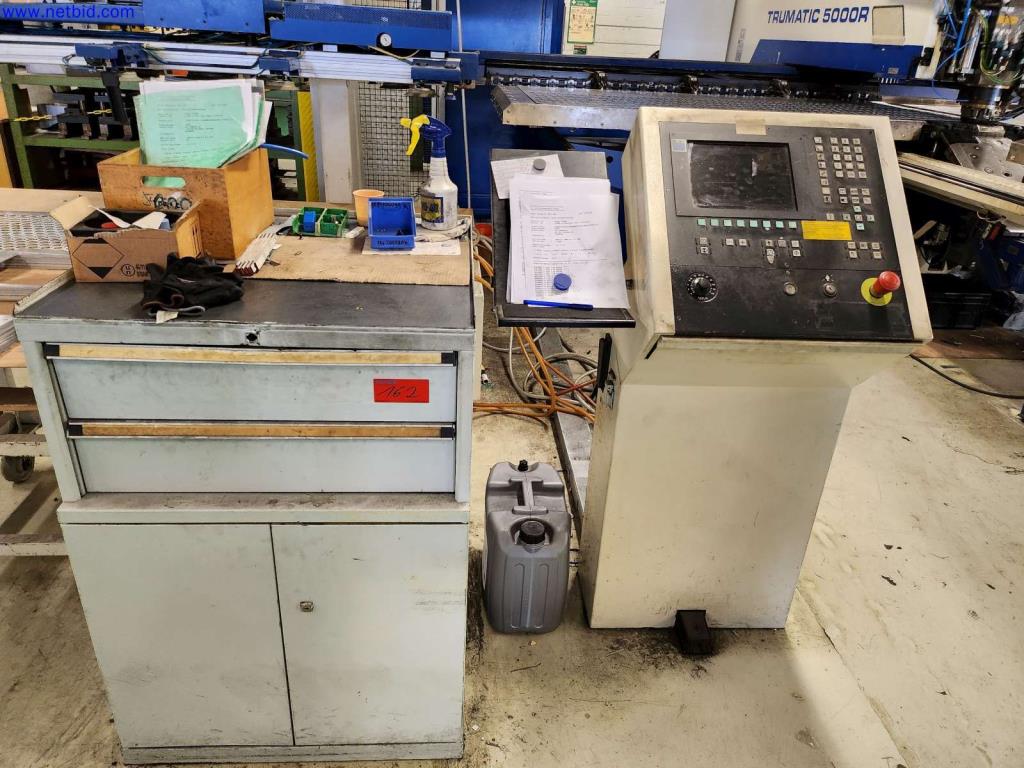 Machines pour la fabrication d'armoires de serveurs et de composants de boîtiers-7