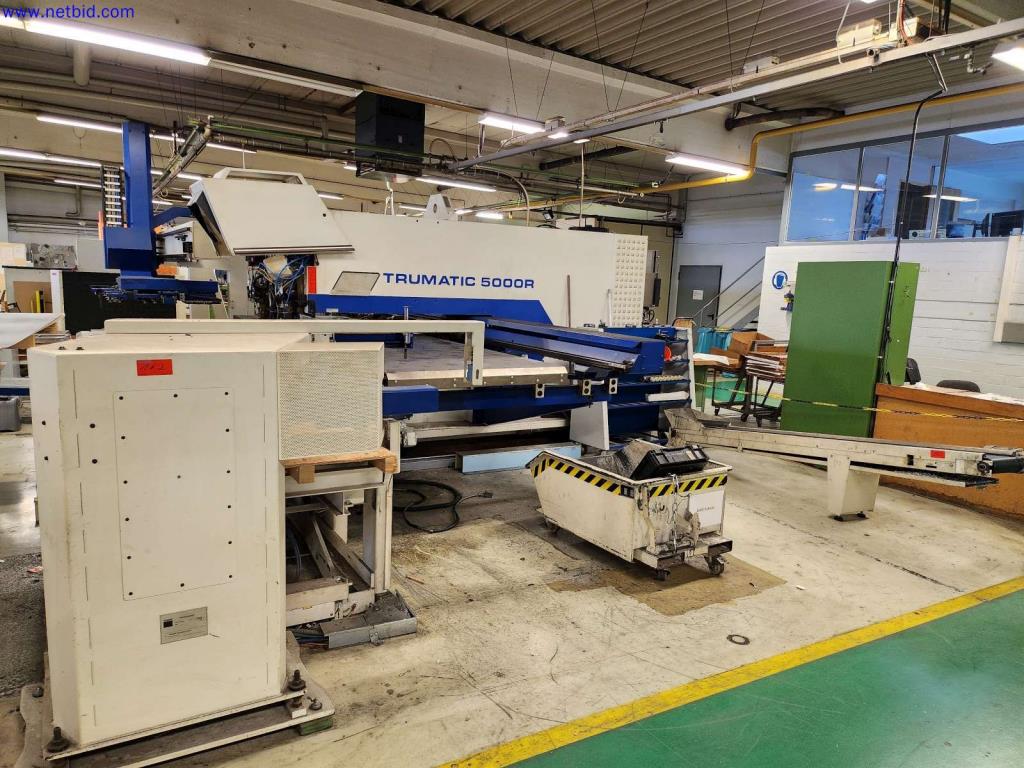 Machines pour la fabrication d'armoires de serveurs et de composants de boîtiers-8