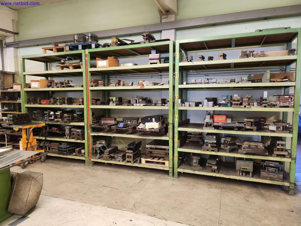 Machines pour la fabrication d'armoires de serveurs et de composants de boîtiers-1