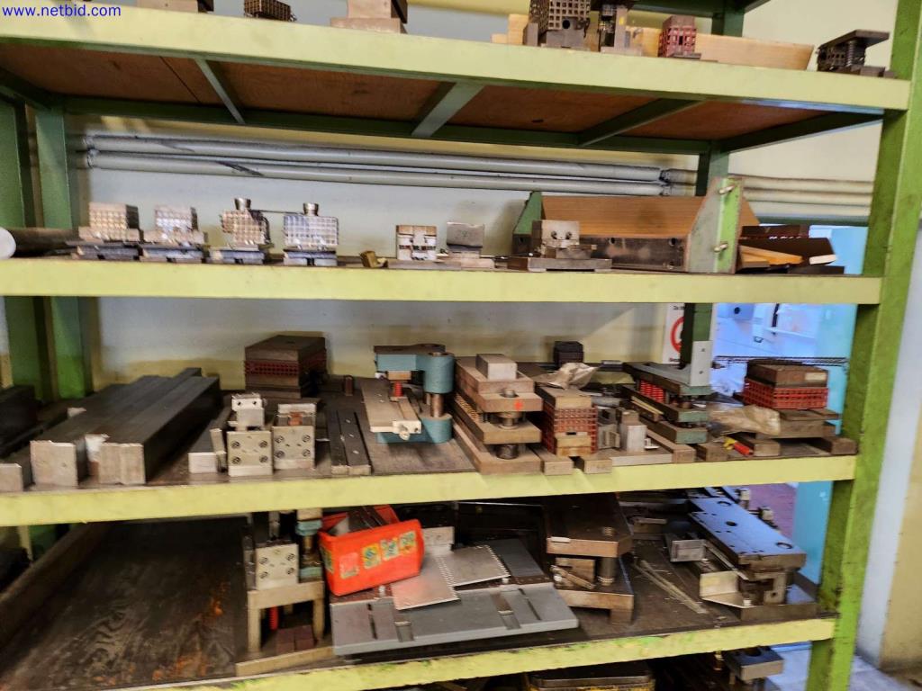 Machines pour la fabrication d'armoires de serveurs et de composants de boîtiers-2