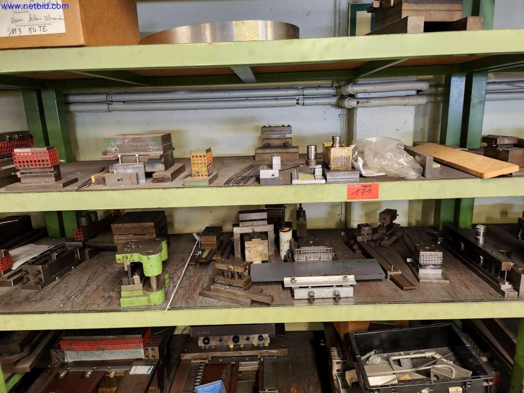 Machines pour la fabrication d'armoires de serveurs et de composants de boîtiers-3