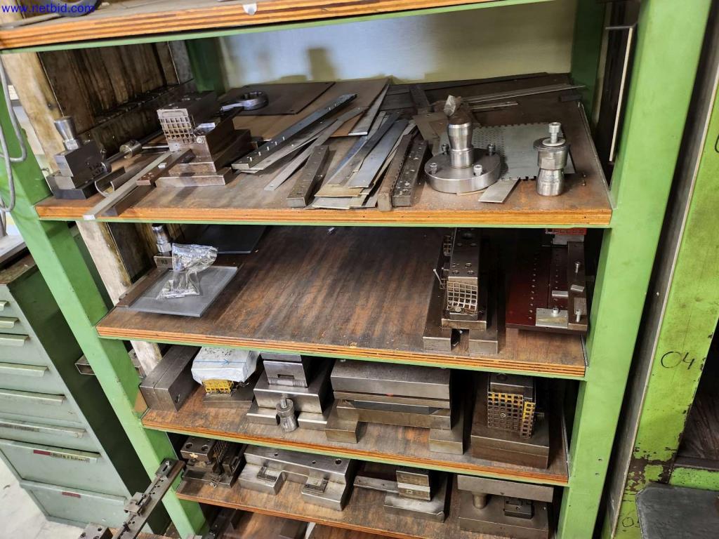 Machines pour la fabrication d'armoires de serveurs et de composants de boîtiers-5