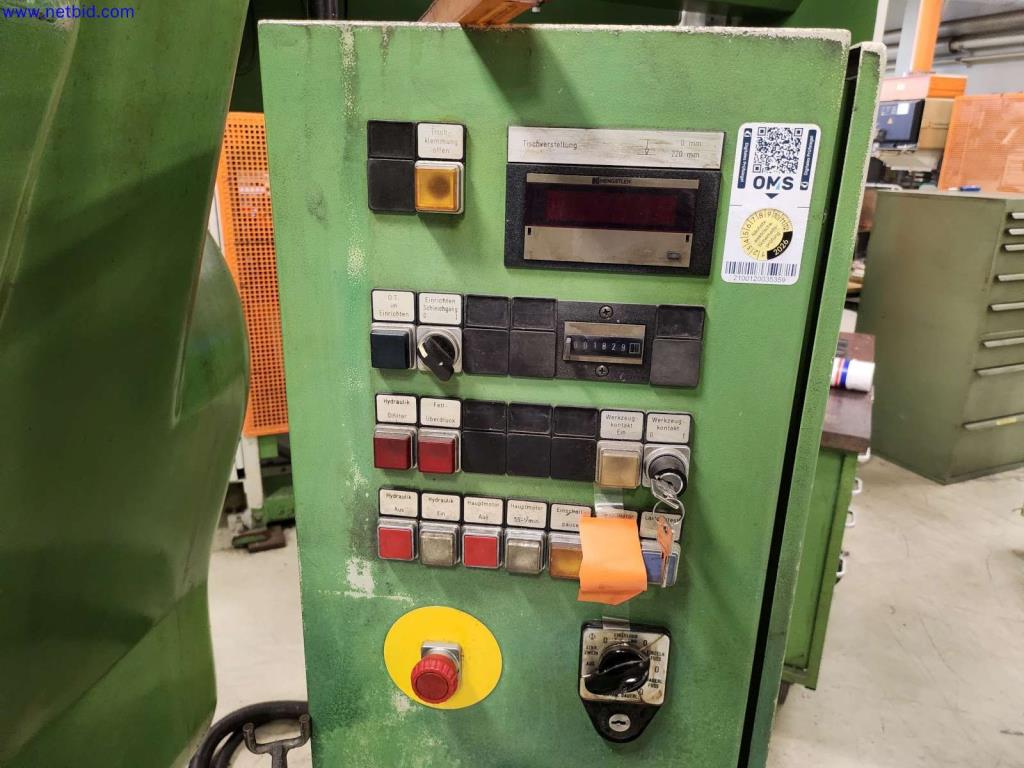 Machines pour la fabrication d'armoires de serveurs et de composants de boîtiers-3