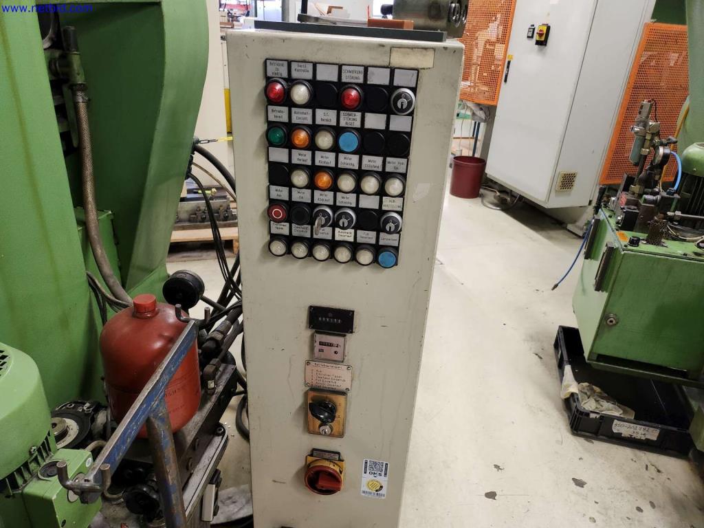 Machines pour la fabrication d'armoires de serveurs et de composants de boîtiers-4