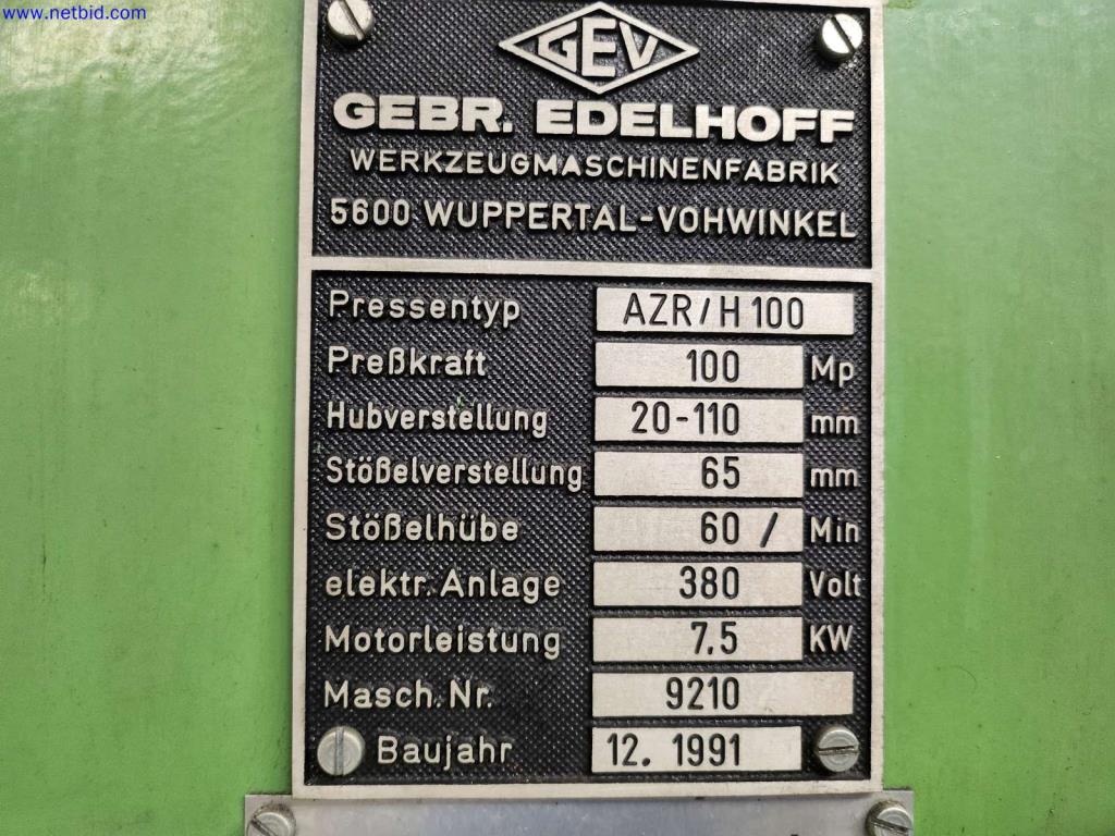 Machines pour la fabrication d'armoires de serveurs et de composants de boîtiers-5