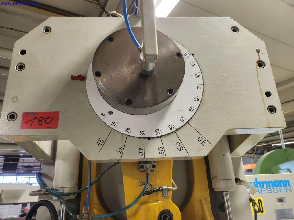 Machines pour la fabrication d'armoires de serveurs et de composants de boîtiers-4