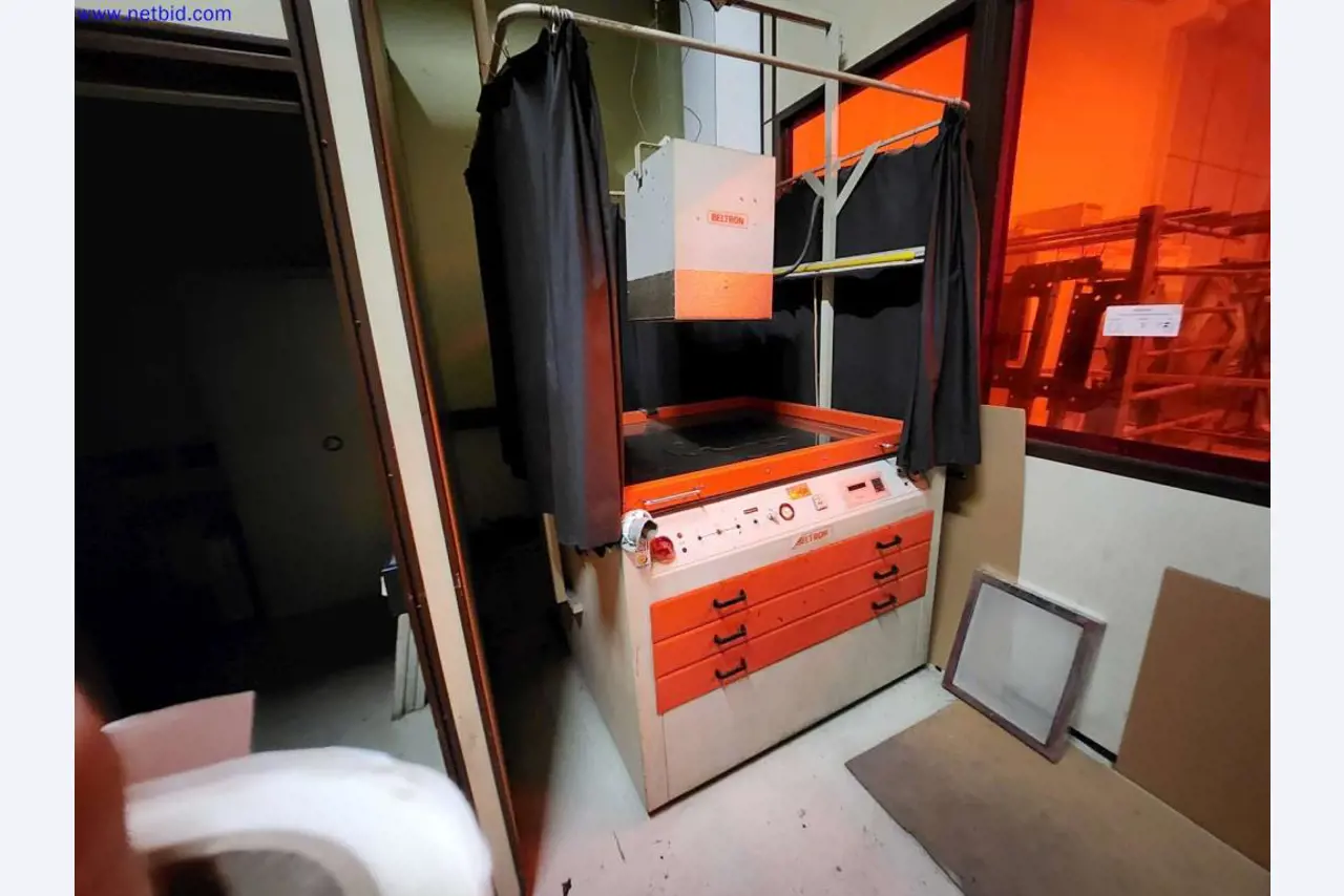 Maschinen zur Herstellung von Serverschränken und Gehäusekomponenten-1