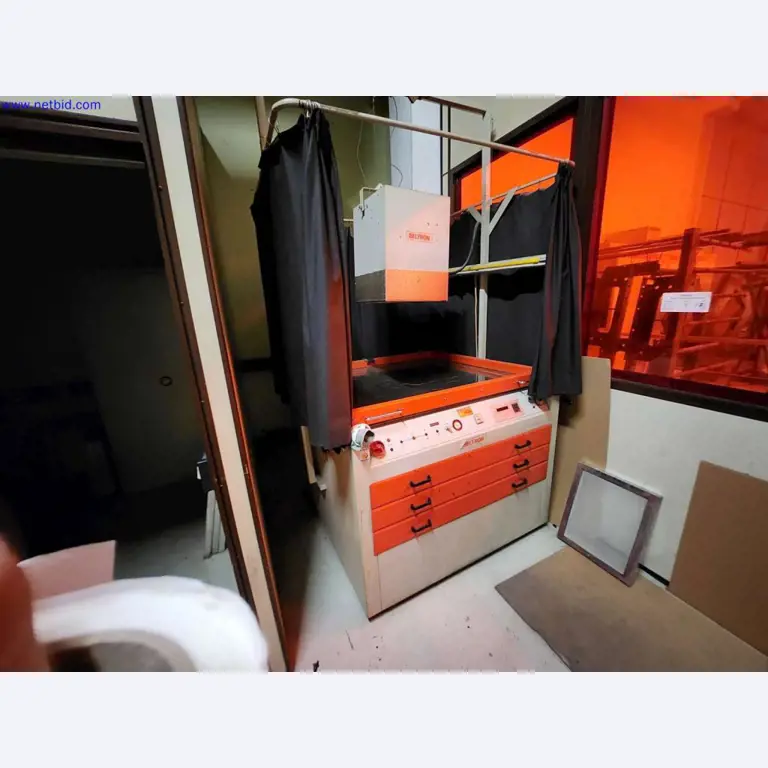 Maschinen zur Herstellung von Serverschränken und Gehäusekomponenten-1