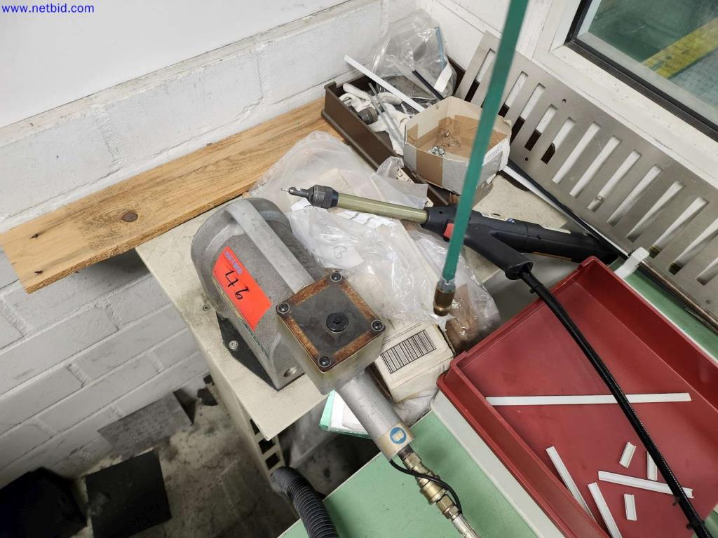 Machines pour la fabrication d'armoires de serveurs et de composants de boîtiers-1