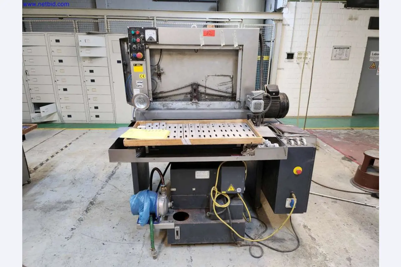 Máquinas para a produção de caixas de servidores e componentes de caixas-1