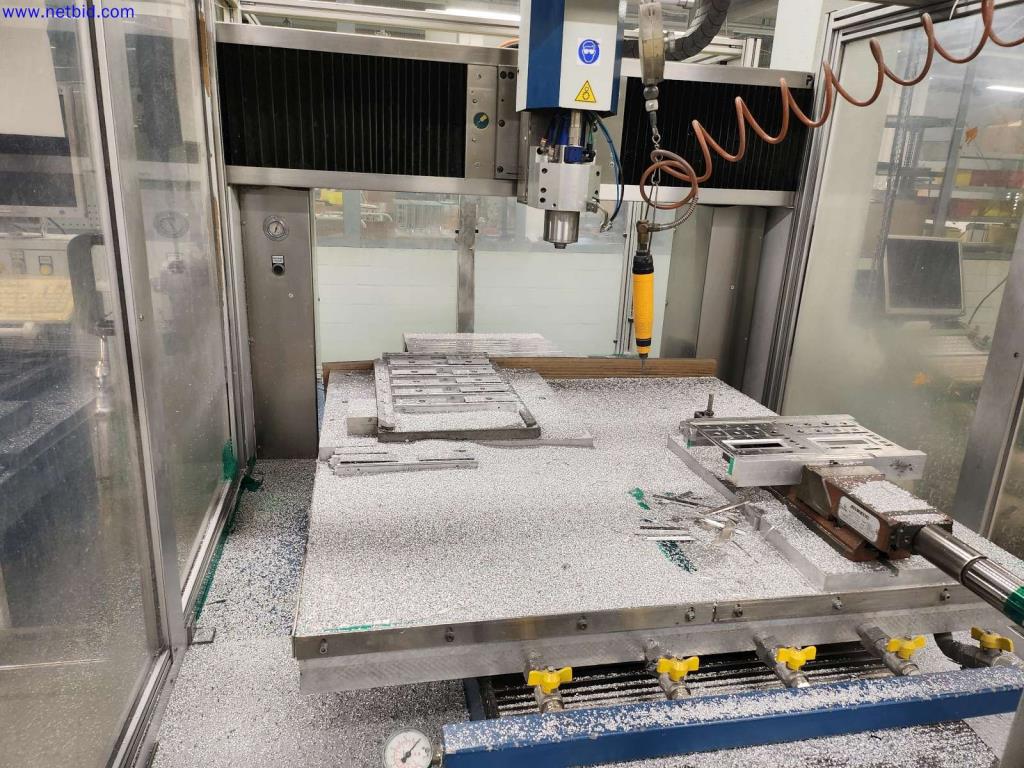 Máquinas para la fabricación de cajas de servidores y componentes de carcasas-2