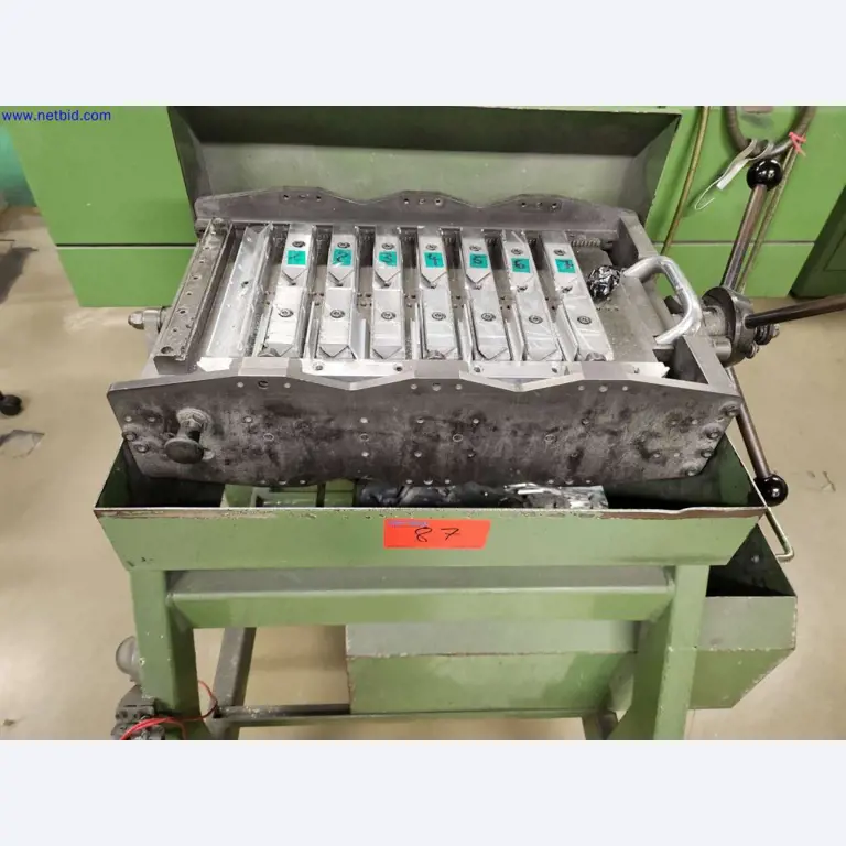 Maschinen zur Herstellung von Serverschränken und Gehäusekomponenten-5