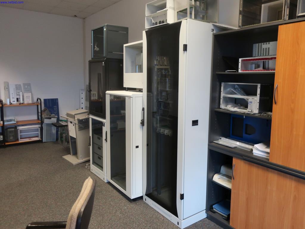 Máquinas para la fabricación de cajas de servidores y componentes de carcasas-6