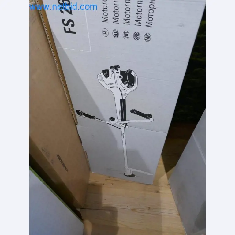 Stihl-Werkzeughandel mit neuen Maschinen, Gartenbau, Forsttechnik-2