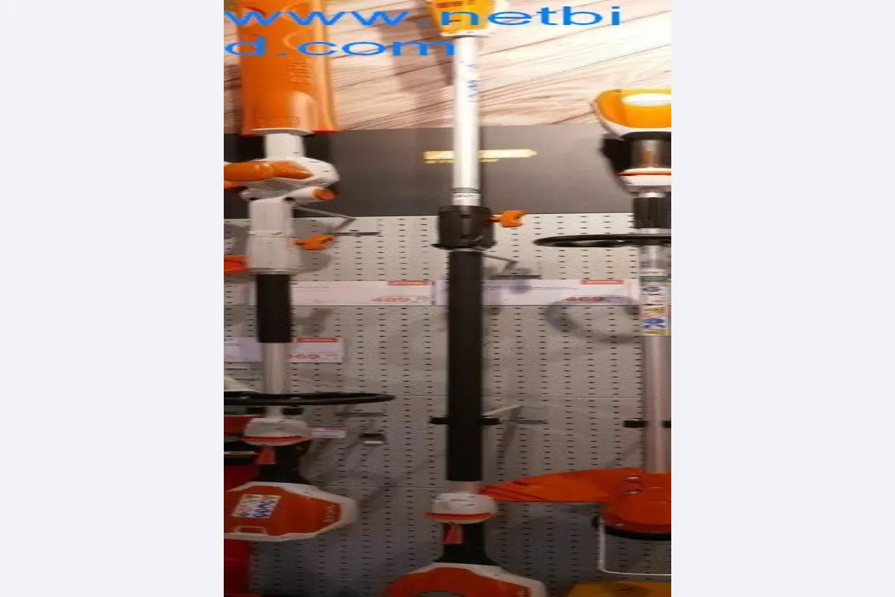 Stihl-Werkzeughandel mit neuen Maschinen, Gartenbau, Forsttechnik-1