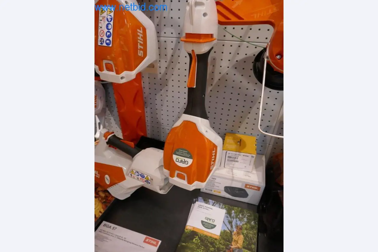 Stihl-Werkzeughandel mit neuen Maschinen, Gartenbau, Forsttechnik-3
