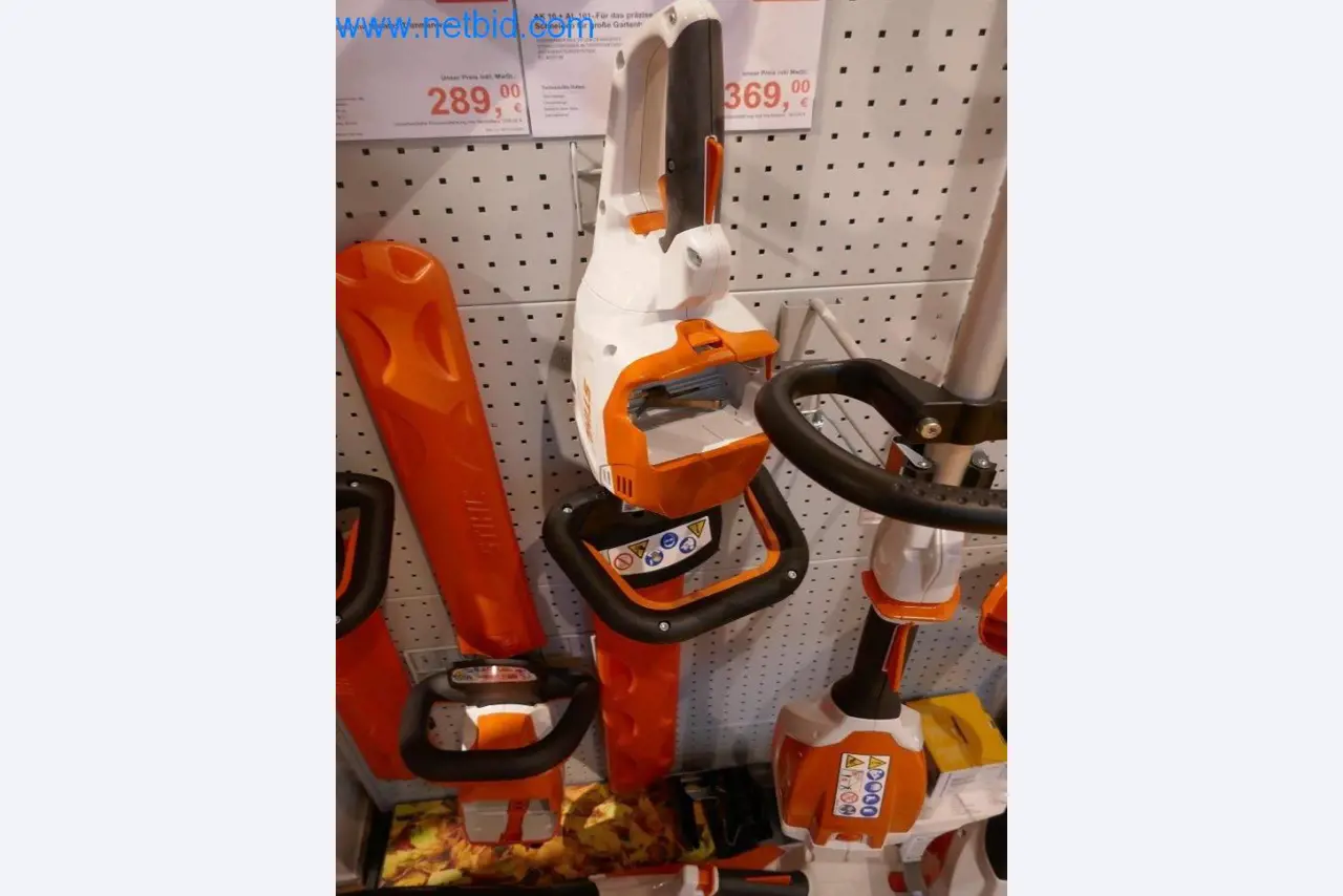 Comercio de herramientas Stihl con nuevas máquinas, horticultura, tecnología forestal-1