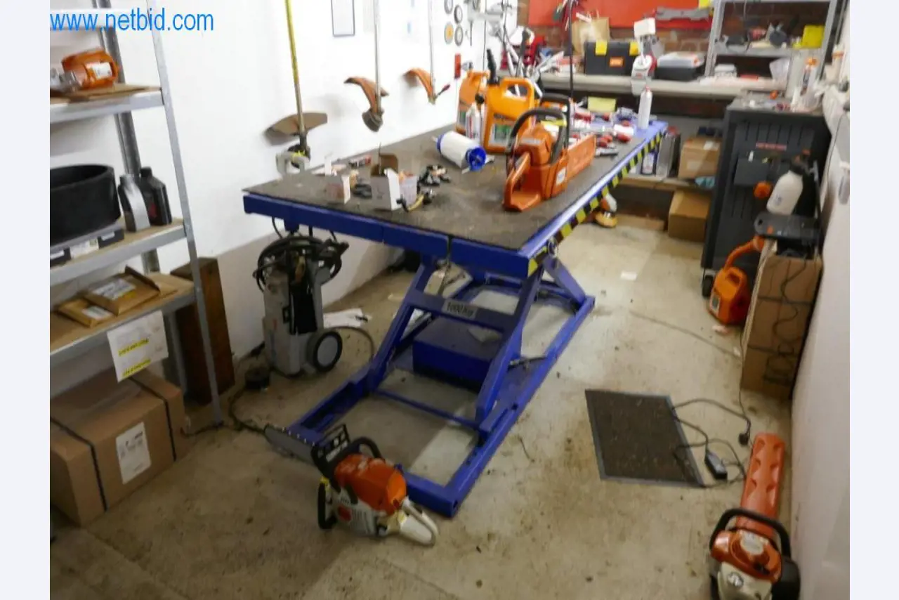 Obchod s náradím Stihl s novými stroji, zahradní a lesnická technika-1