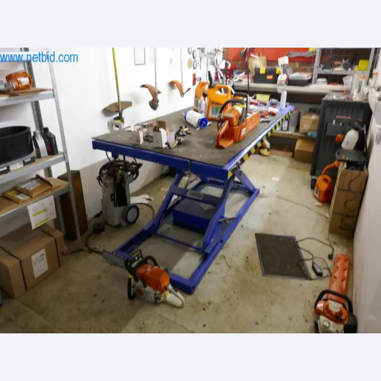 Obchod s náradím Stihl s novými stroji, zahradní a lesnická technika-1