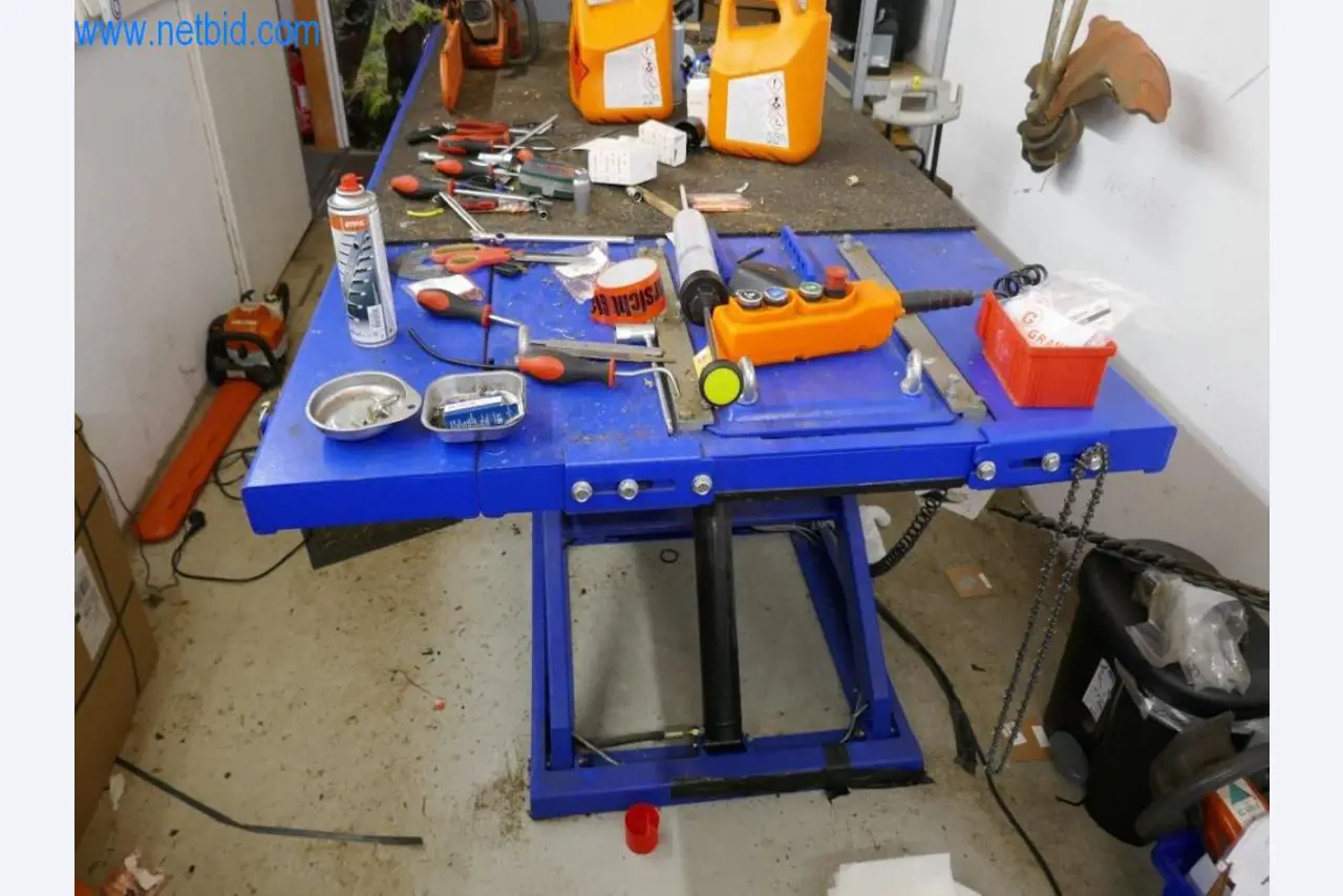 Obchod s náradím Stihl s novými stroji, zahradní a lesnická technika-2