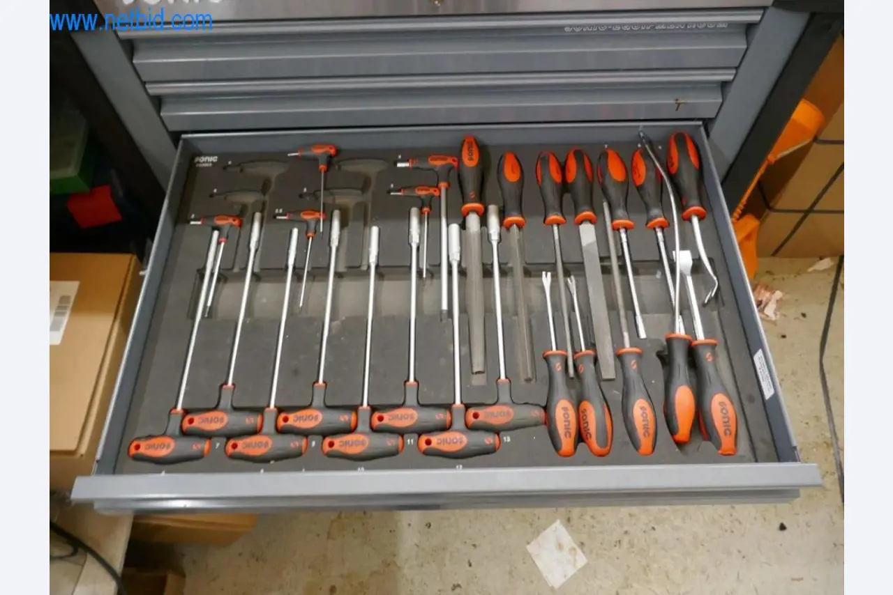 Stihl-Werkzeughandel mit neuen Maschinen, Gartenbau, Forsttechnik-2