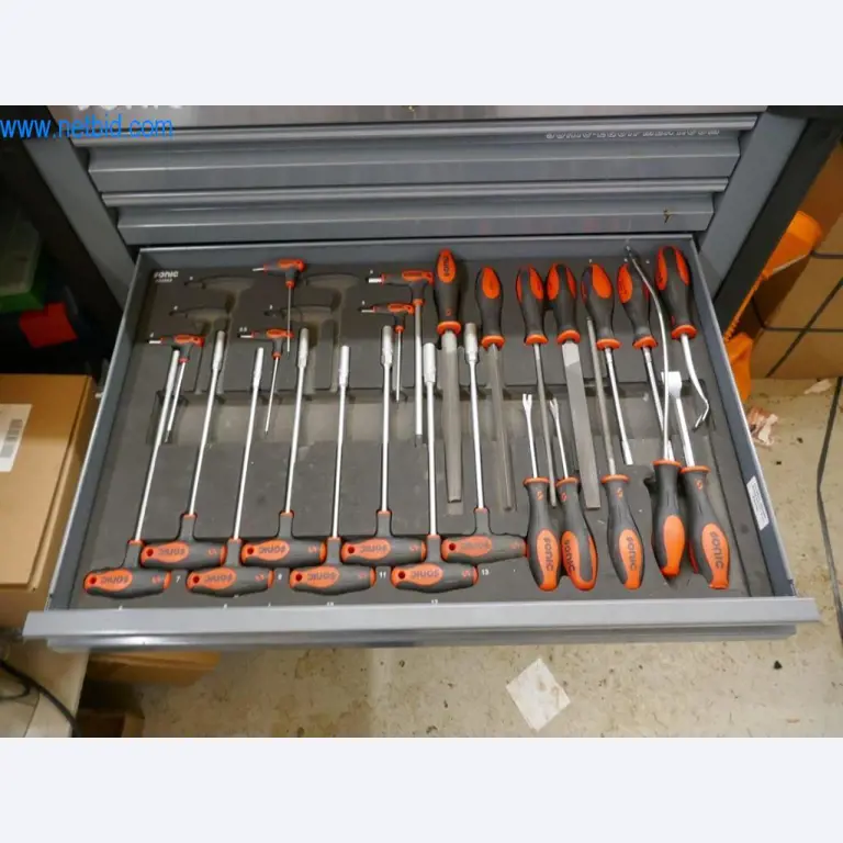 Stihl-Werkzeughandel mit neuen Maschinen, Gartenbau, Forsttechnik-2