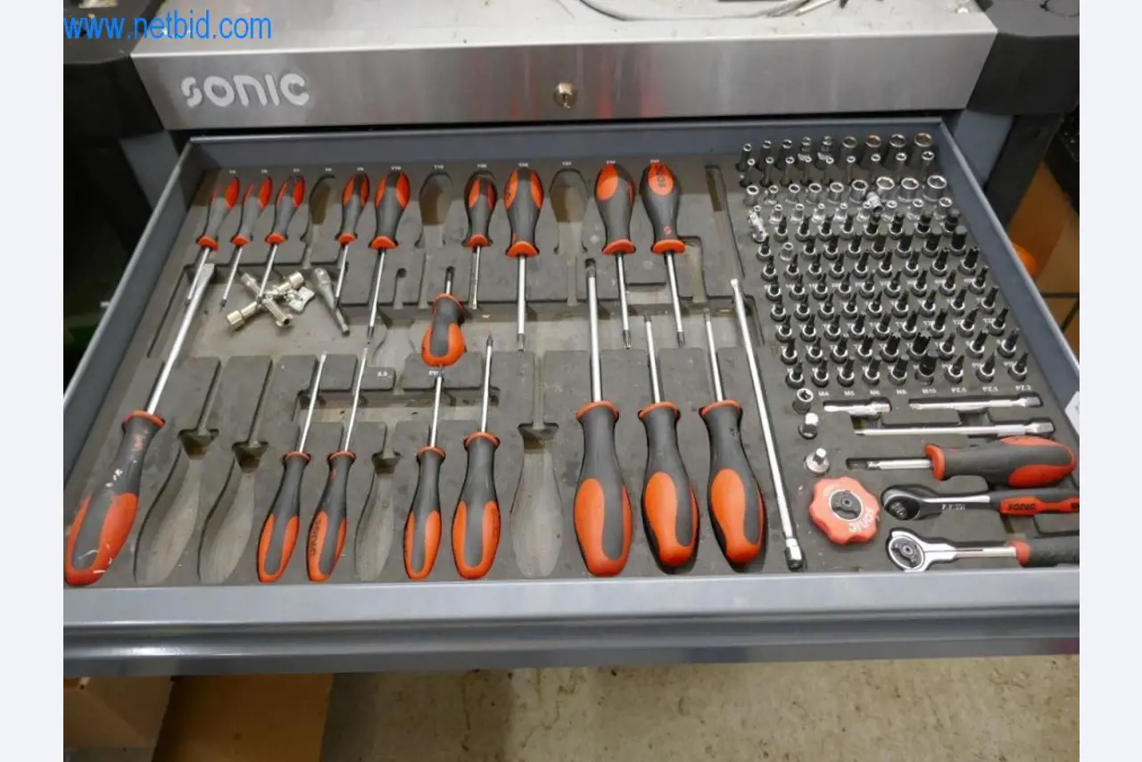 Stihl-Werkzeughandel mit neuen Maschinen, Gartenbau, Forsttechnik-3