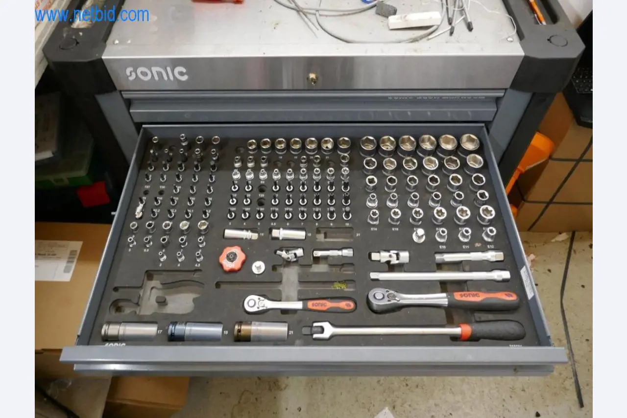 Stihl-Werkzeughandel mit neuen Maschinen, Gartenbau, Forsttechnik-5