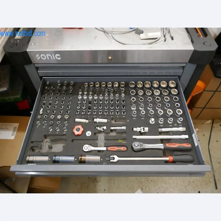 Stihl-Werkzeughandel mit neuen Maschinen, Gartenbau, Forsttechnik-5