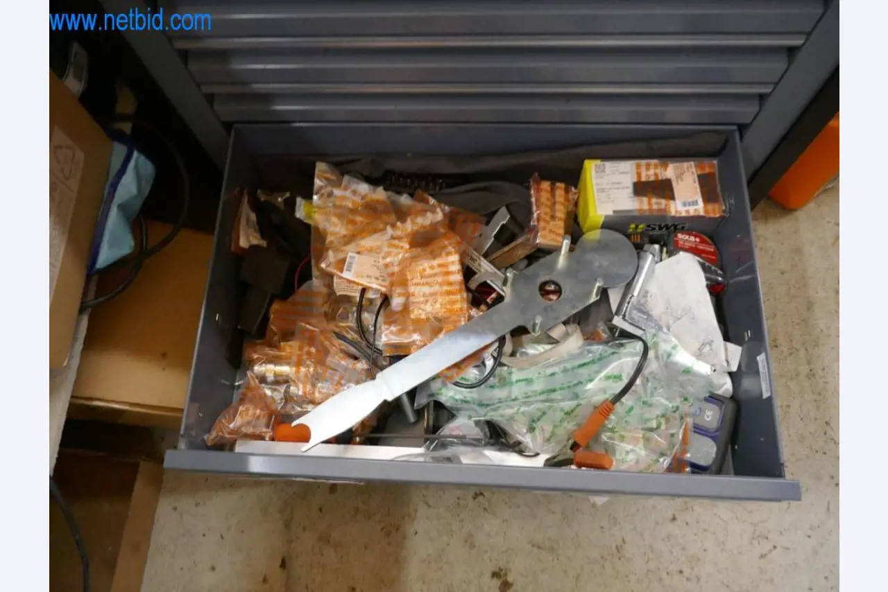 Stihl-Werkzeughandel mit neuen Maschinen, Gartenbau, Forsttechnik-7