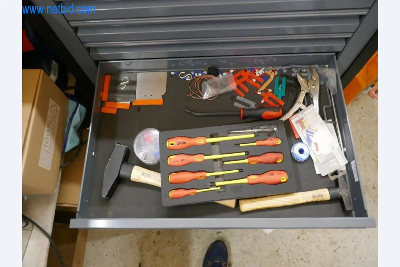 Stihl-Werkzeughandel mit neuen Maschinen, Gartenbau, Forsttechnik-8