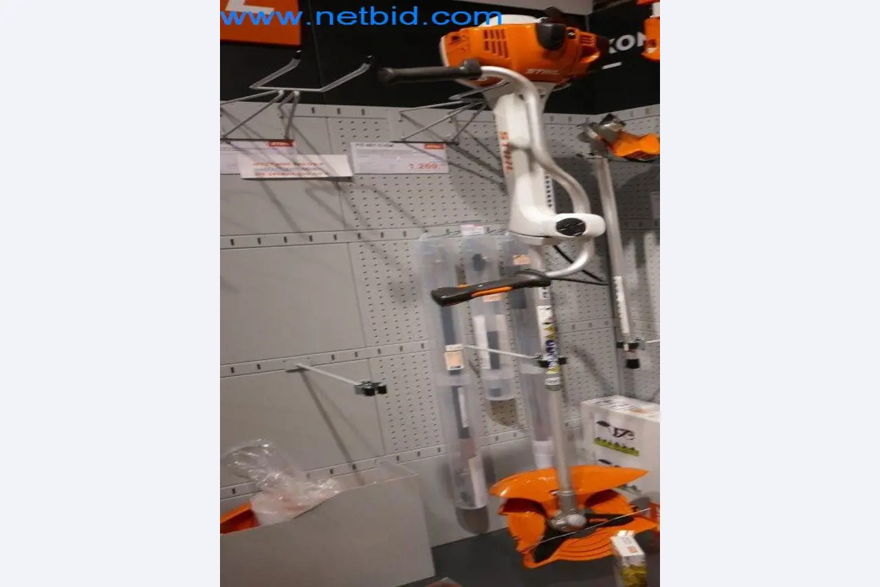 Commerce d'outils Stihl avec des machines neuves, horticulture, technique forestière-4
