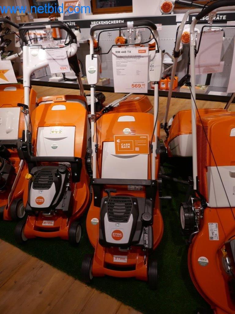 Comercio de herramientas Stihl con nuevas máquinas, horticultura, tecnología forestal-1