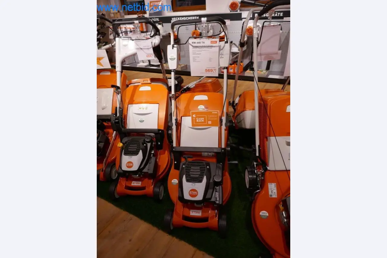 Comercio de herramientas Stihl con nuevas máquinas, horticultura, tecnología forestal-1