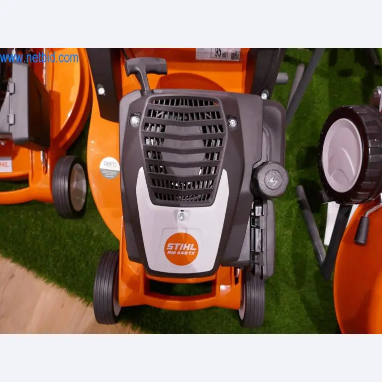Comercio de herramientas Stihl con nuevas máquinas, horticultura, tecnología forestal-2