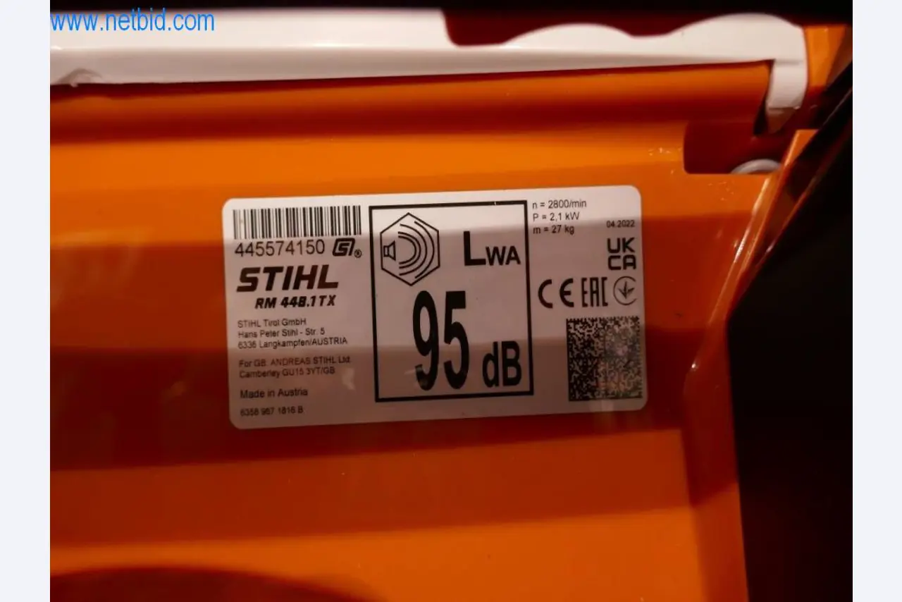 Comercio de herramientas Stihl con nuevas máquinas, horticultura, tecnología forestal-3