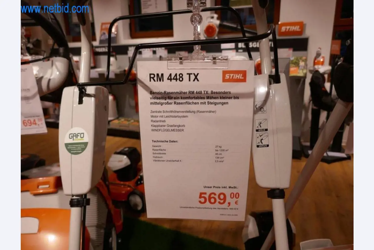 Comercio de herramientas Stihl con nuevas máquinas, horticultura, tecnología forestal-4