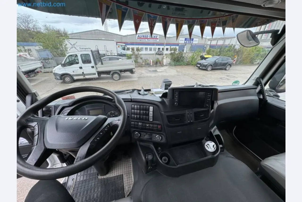 Machines from the building construction and civil engineering sector-13