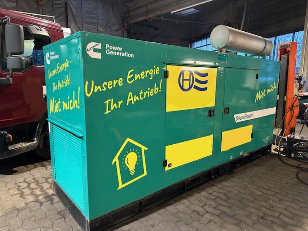 Größtenteils neue, dieselbetriebene Stromgeneratoren sowie ein Spezial Tieflader + 8 x 8 Zugmaschine-1