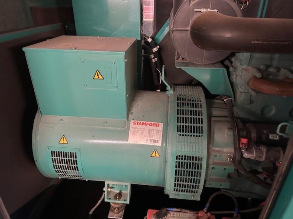 Größtenteils neue, dieselbetriebene Stromgeneratoren sowie ein Spezial Tieflader + 8 x 8 Zugmaschine-2