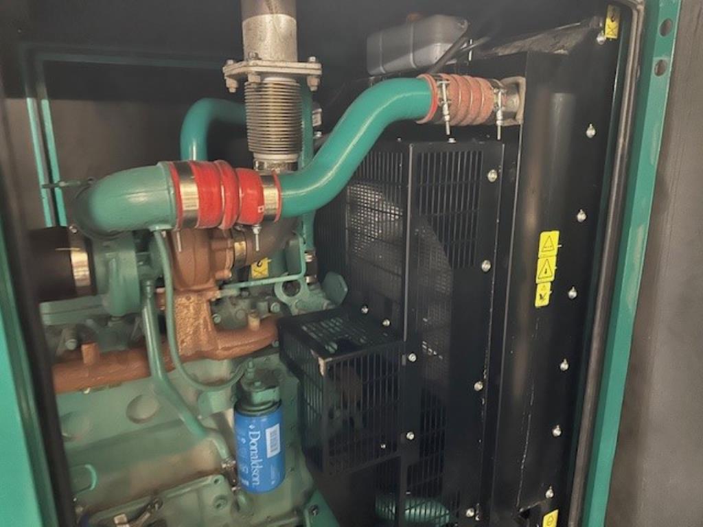 Größtenteils neue, dieselbetriebene Stromgeneratoren sowie ein Spezial Tieflader + 8 x 8 Zugmaschine-3