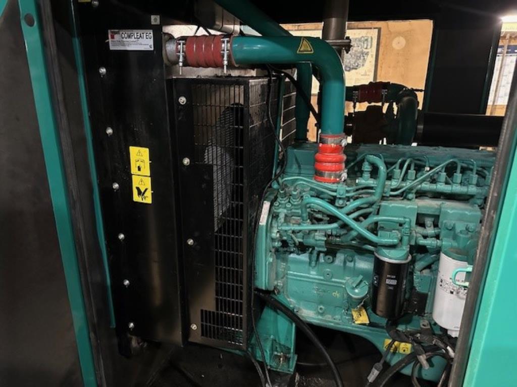 Größtenteils neue, dieselbetriebene Stromgeneratoren sowie ein Spezial Tieflader + 8 x 8 Zugmaschine-4