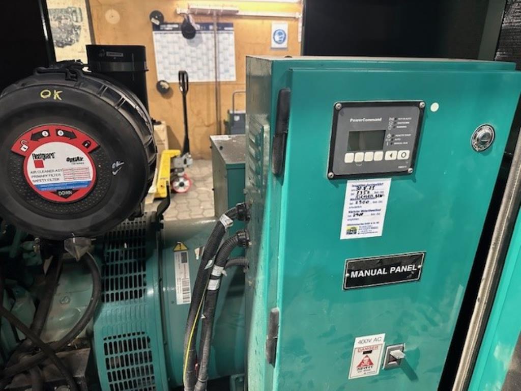 Größtenteils neue, dieselbetriebene Stromgeneratoren sowie ein Spezial Tieflader + 8 x 8 Zugmaschine-5