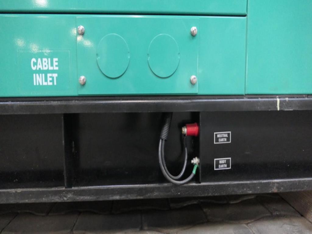 Größtenteils neue, dieselbetriebene Stromgeneratoren sowie ein Spezial Tieflader + 8 x 8 Zugmaschine-14