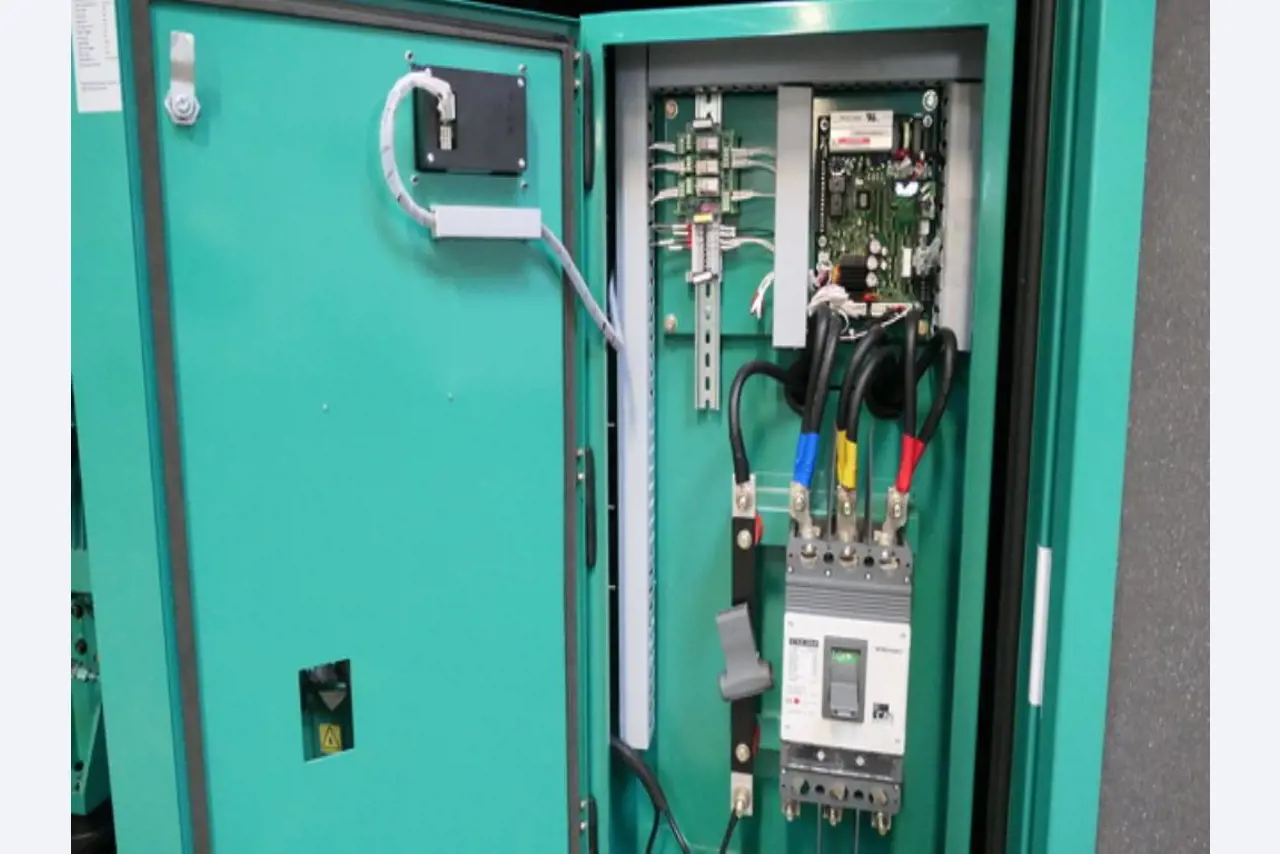 Größtenteils neue, dieselbetriebene Stromgeneratoren sowie ein Spezial Tieflader + 8 x 8 Zugmaschine-3