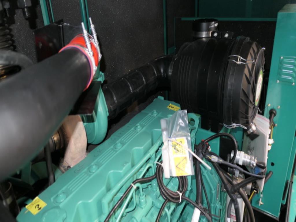 Größtenteils neue, dieselbetriebene Stromgeneratoren sowie ein Spezial Tieflader + 8 x 8 Zugmaschine-7