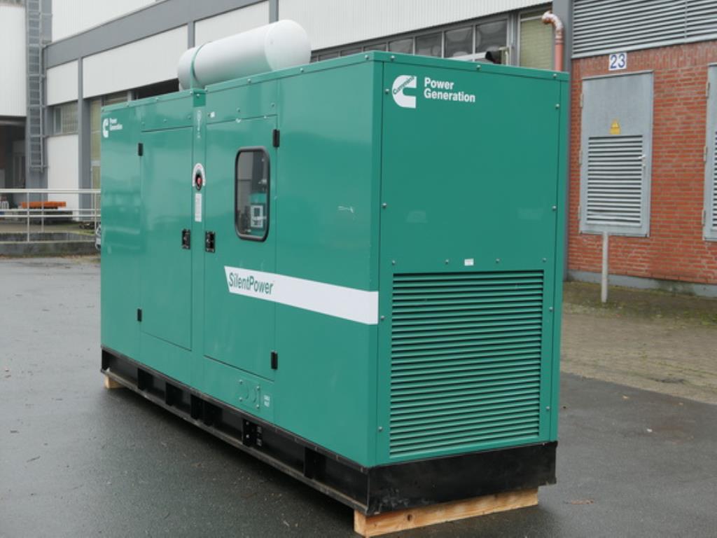 Größtenteils neue, dieselbetriebene Stromgeneratoren sowie ein Spezial Tieflader + 8 x 8 Zugmaschine-13